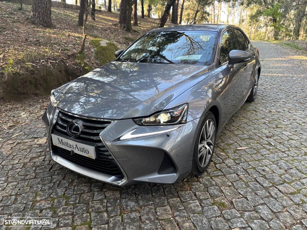 Lexus IS 300H - 2
