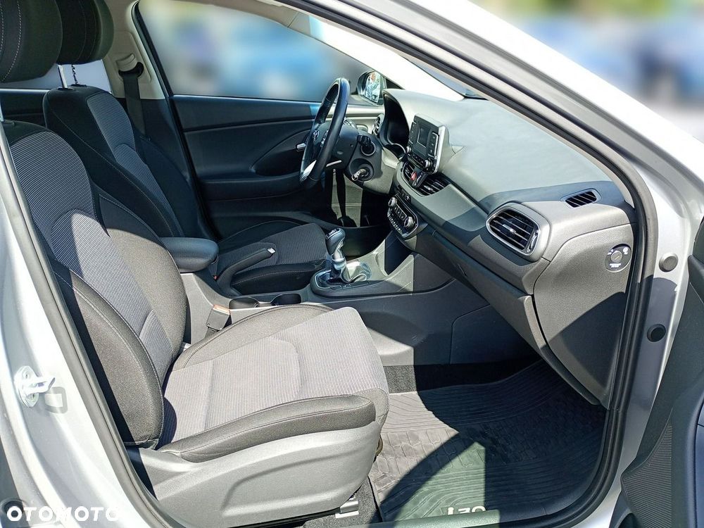 Hyundai i30 1.5 DPI Classic + - 28