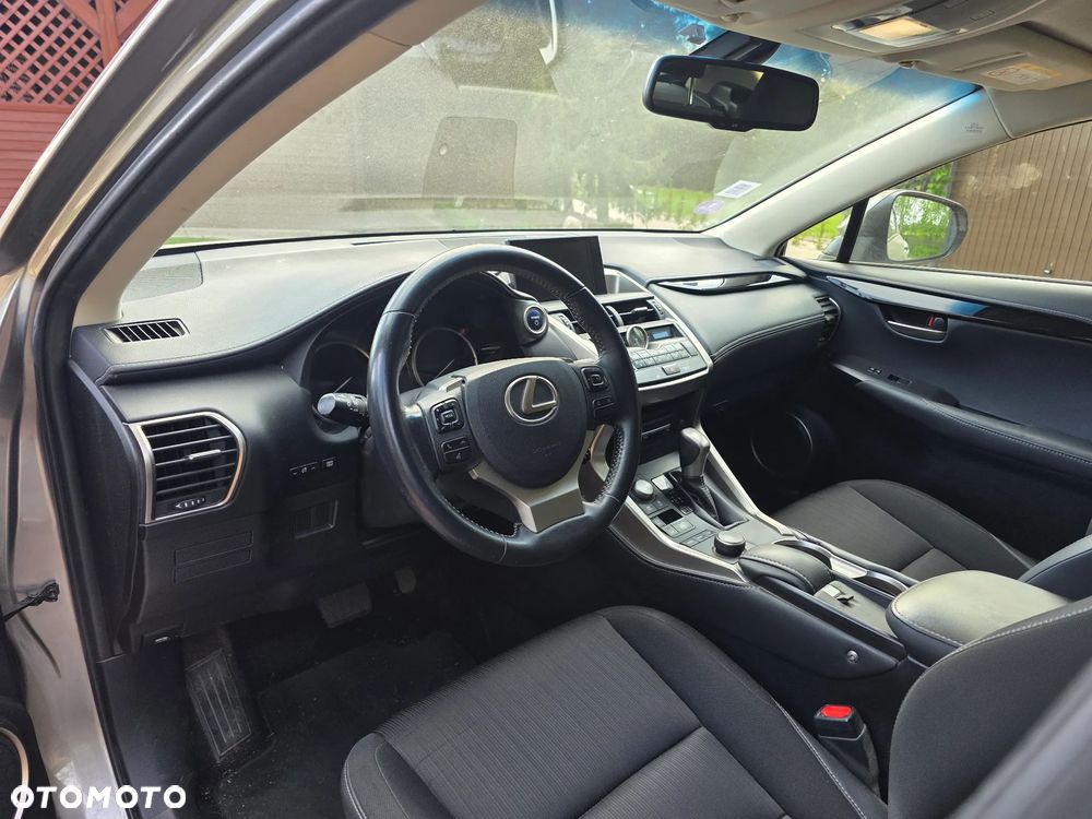 Lexus NX 300h - 11