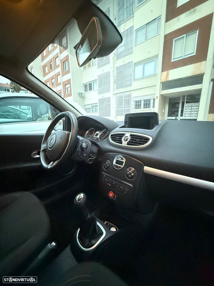 Renault Clio 1.2 16V Confort 130g - 17