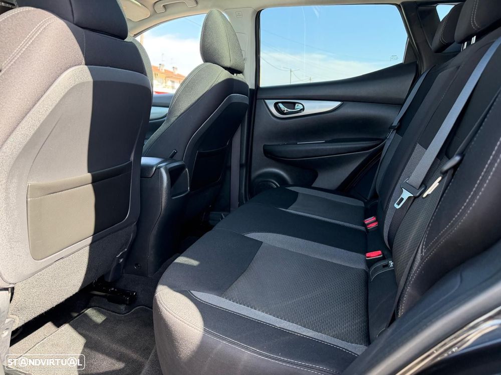 Nissan Qashqai 1.5 dCi N-Connecta J18 - 11