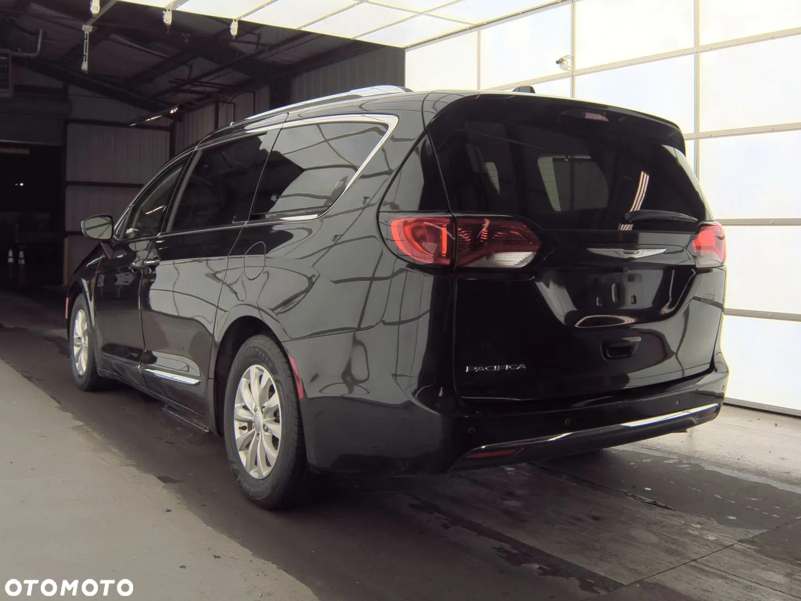 Chrysler Pacifica - 17