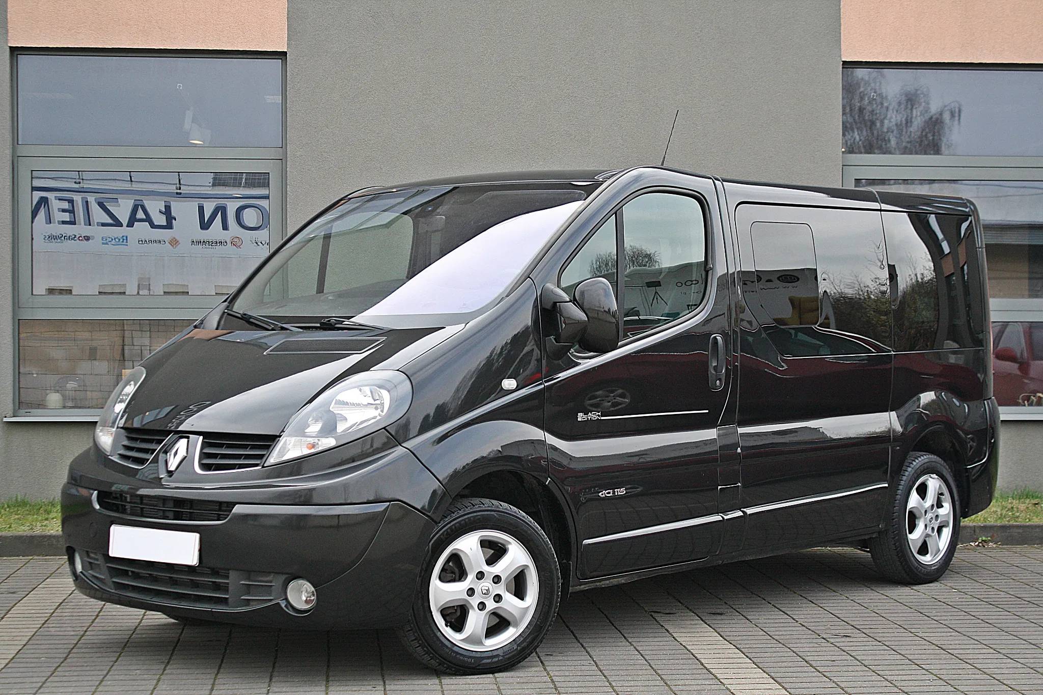 Renault Trafic 2.0 dCi 115 FAP Grand Passenger Black Edition - 5