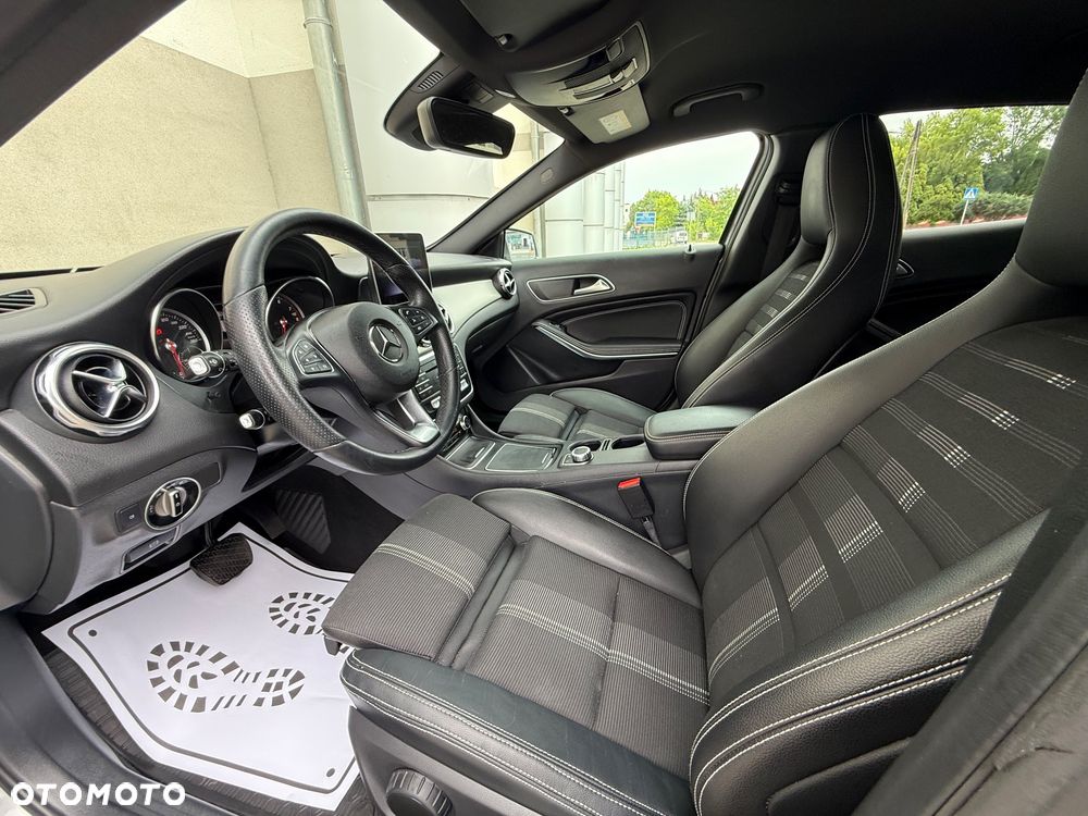 Mercedes-Benz GLA 180 7G-DCT Peak Edition - 26