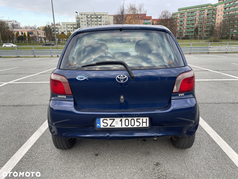 Toyota Yaris 1.3 - 8