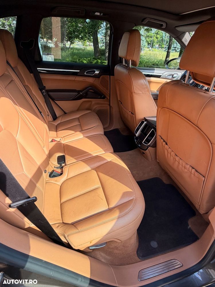Porsche Cayenne 3.0 L - 19