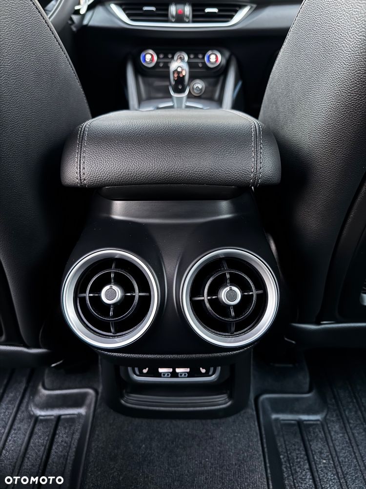 Alfa Romeo Stelvio - 18