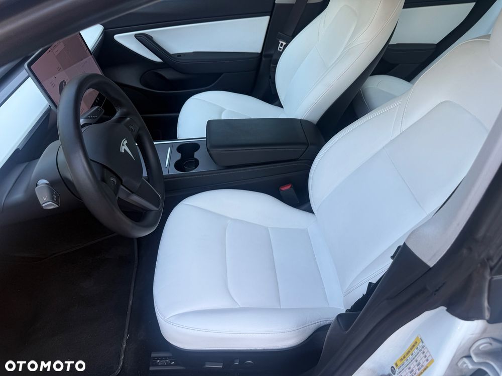 Tesla Model 3 - 10