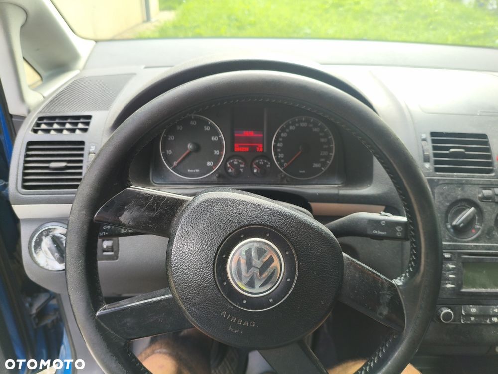 Volkswagen Touran - 4