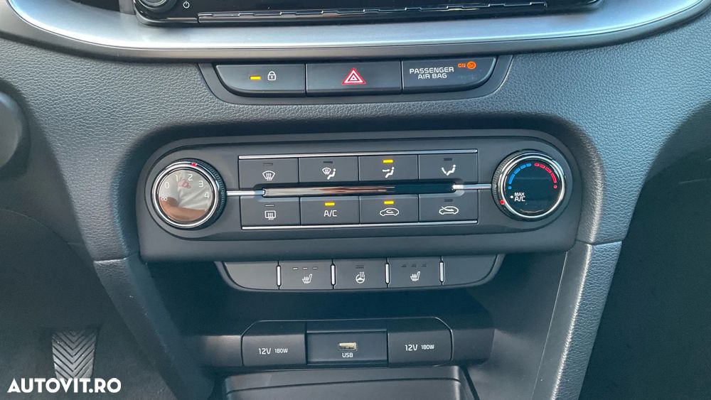 Kia Ceed - 33