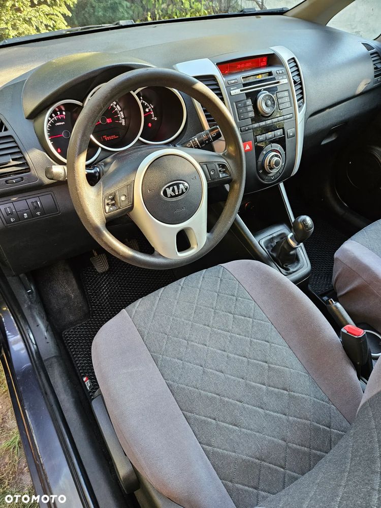 Kia Venga - 8