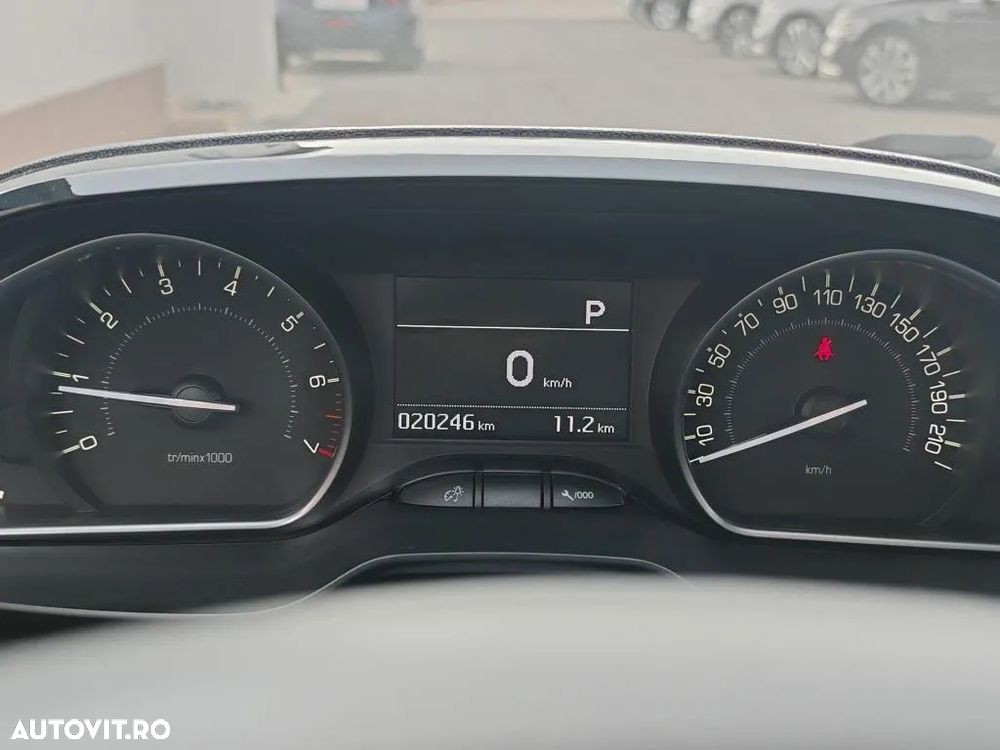 Peugeot 208 1.2 L PureTech Turbo Allure Aut. - 24