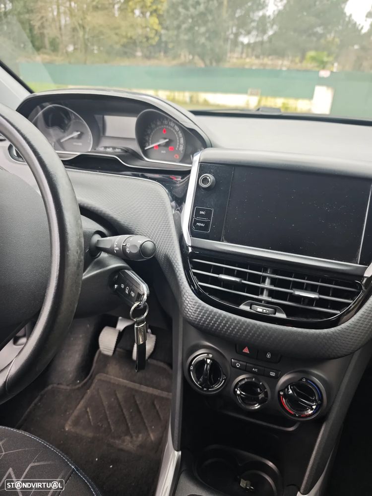 Peugeot 2008 1.2 PureTech Style - 14