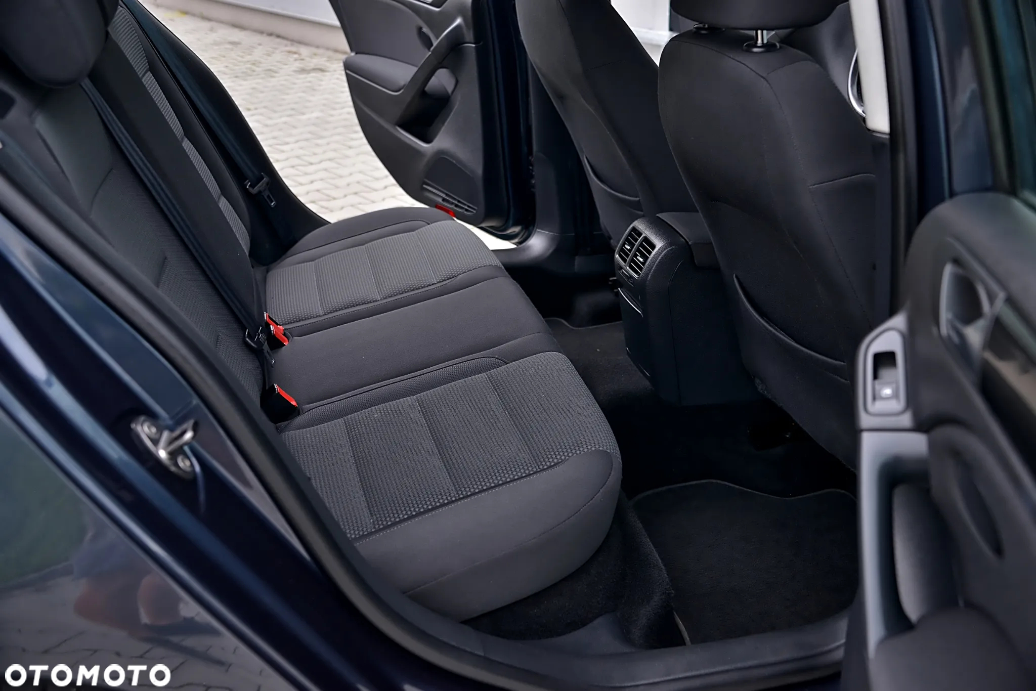 Volkswagen Golf - 27