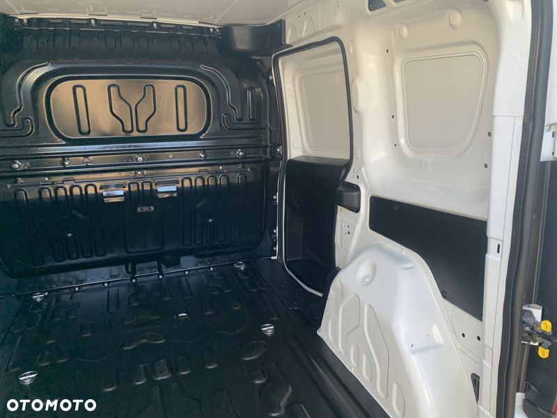 Fiat DOBLO VAN 3 osobowy VAT-1 Homologacja cięż. MOCNY SILNIK 1.6 MultiJet, 105KM Emisja spalin Euro6, Skrzynia biegów 6-cio stopniowa! ORYGINALNA ZABUDOWA PAKI, BOCZNE DRZWI PRZESUWNE, RADIO Z EKRANEM DOTYKOWYM , MULTIFUNKCYJNA KIEROWNICA - 27