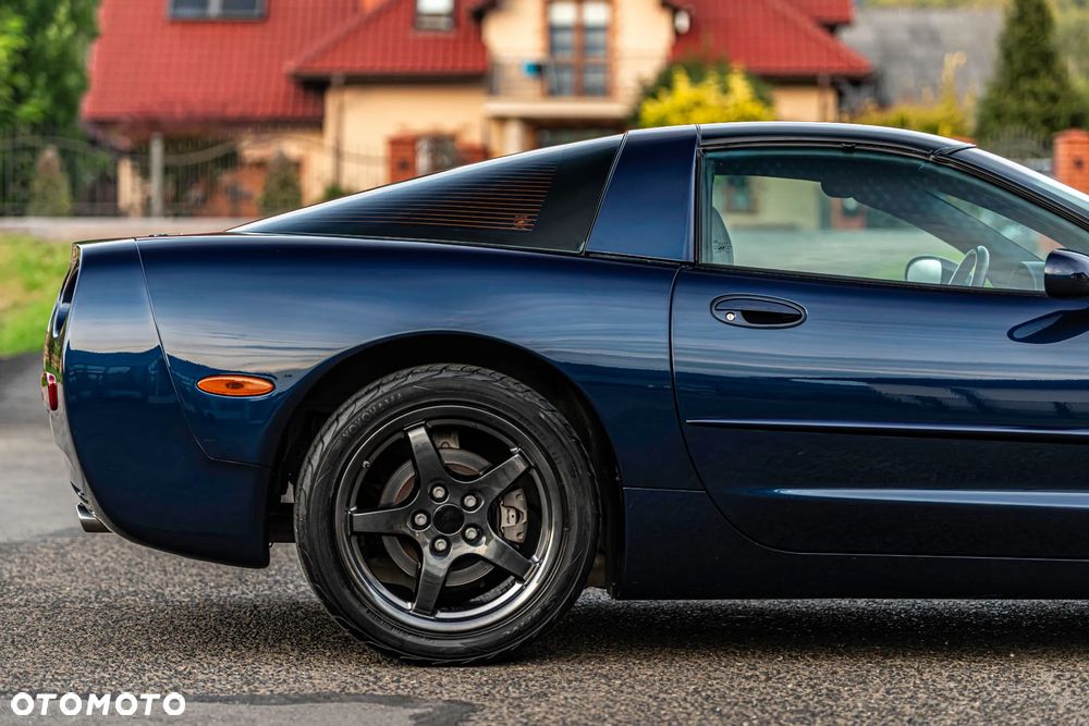 Chevrolet Corvette - 21