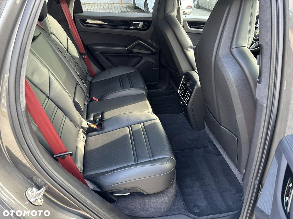 Porsche Cayenne - 18