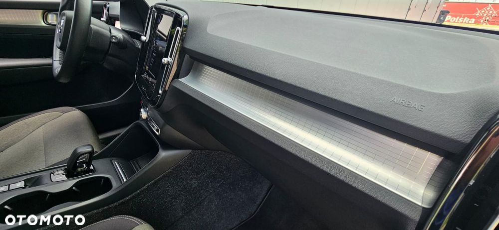 Volvo XC 40 T3 Momentum Pro - 22