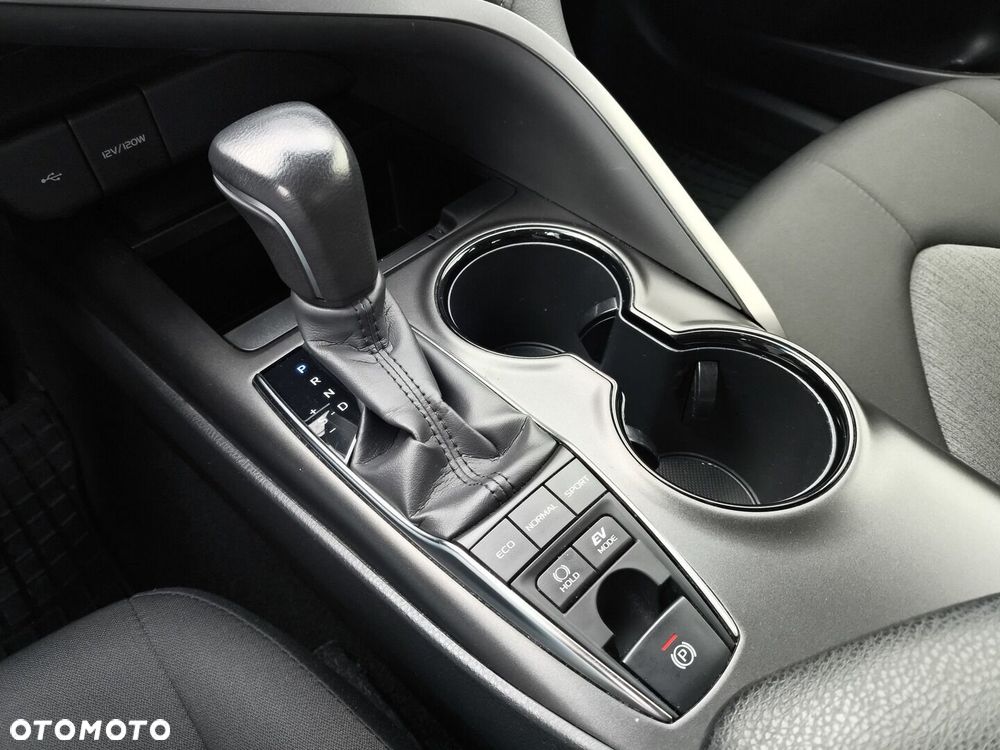 Toyota Camry 2.5 Hybrid Comfort CVT - 24