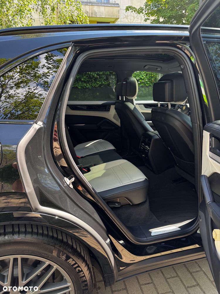 Porsche Cayenne Standard - 17