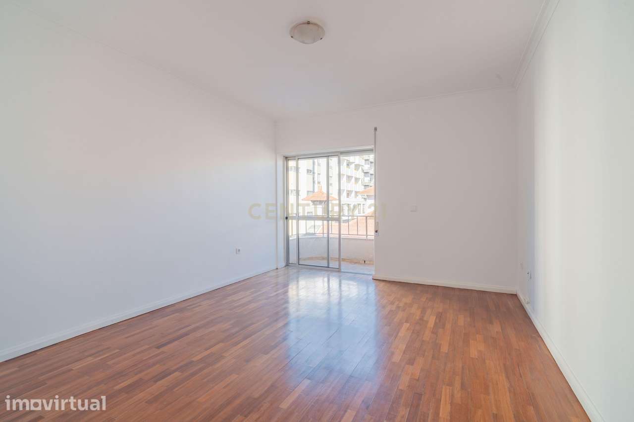Apartamento T2 remodelado no coração de Alcobaça - Grande imagem: 4/21