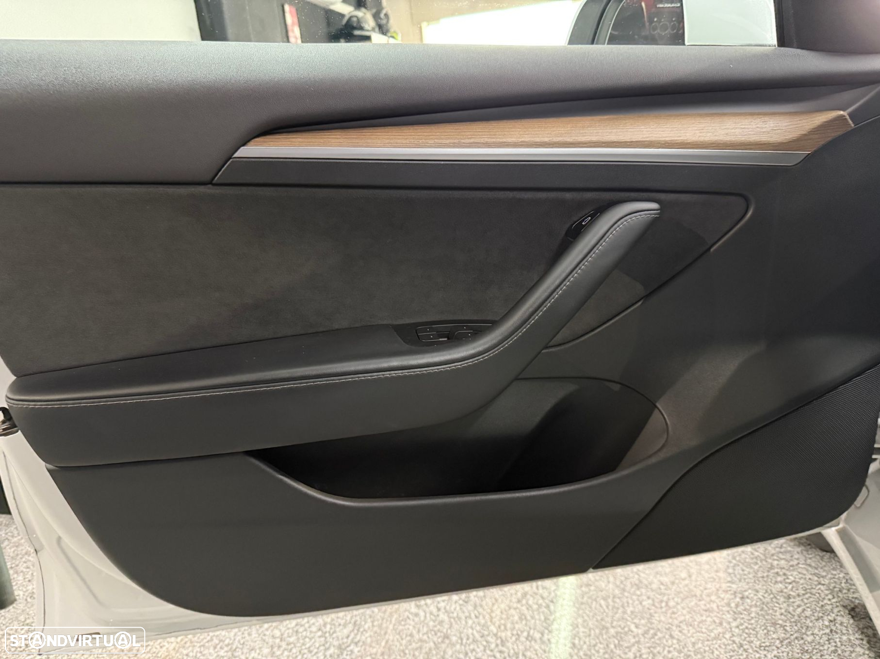 Tesla Model 3 Performance Dual Motor AWD - 24