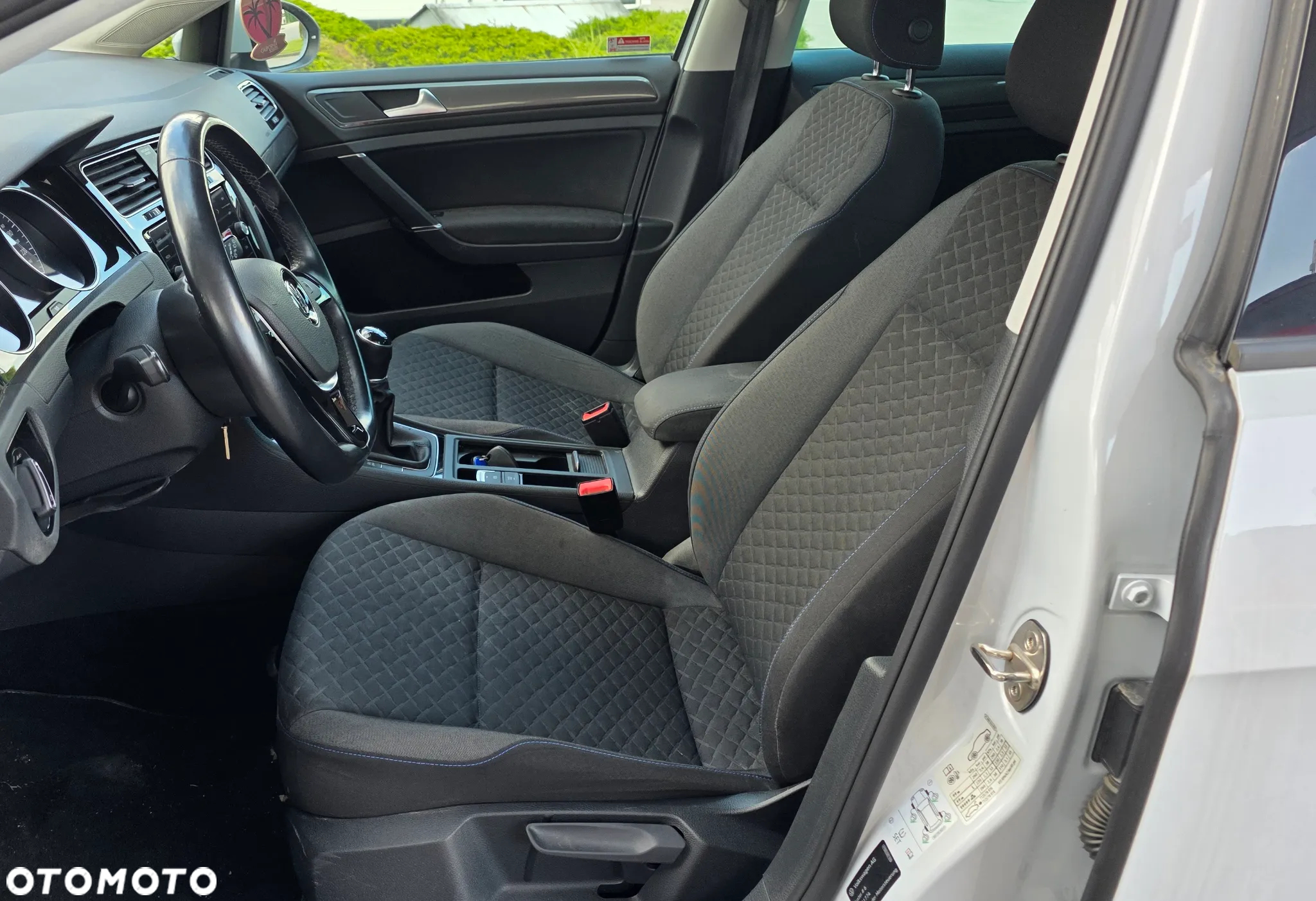 Volkswagen Golf 2.0 TDI SCR Comfortline - 16