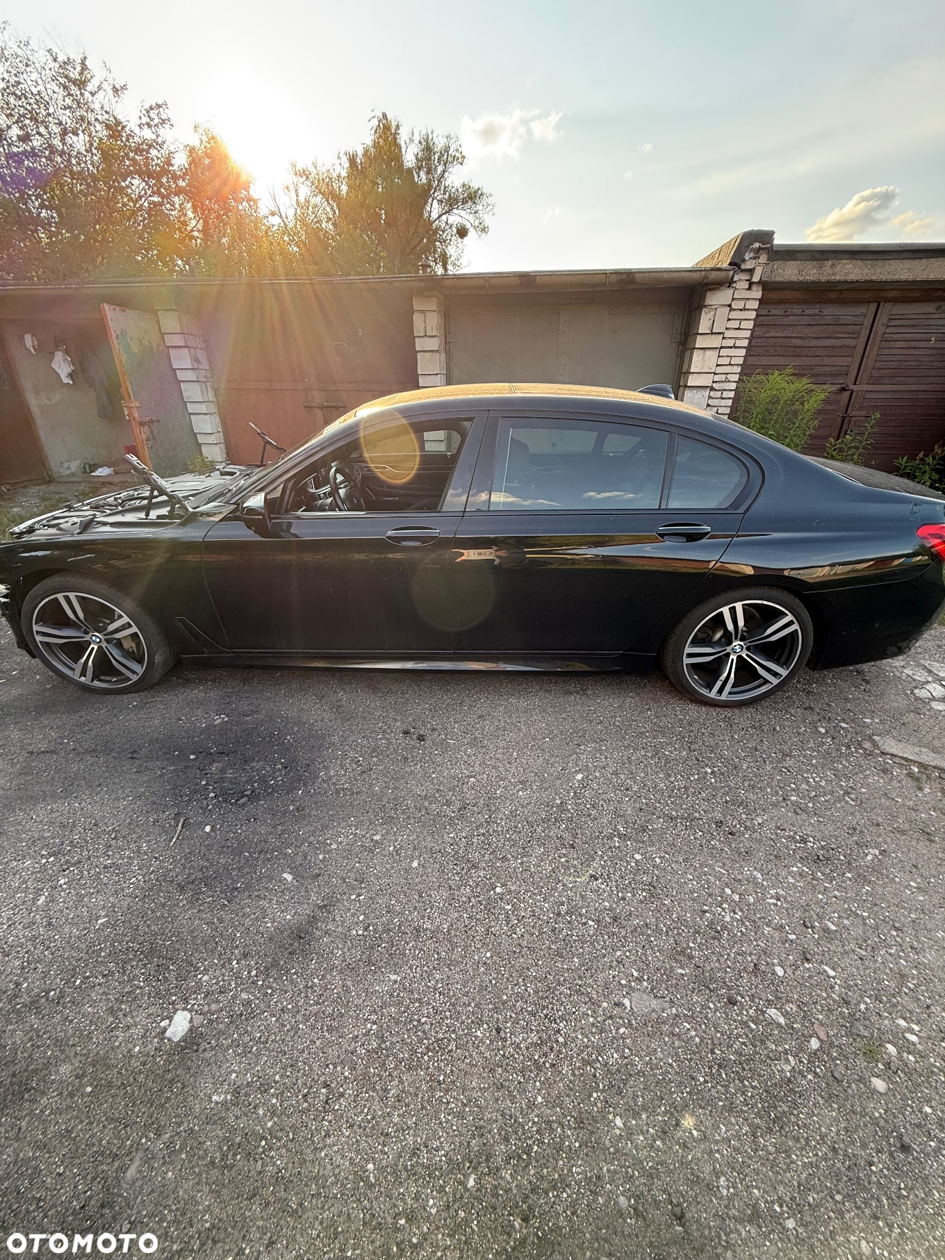BMW Seria 7 750i - 8