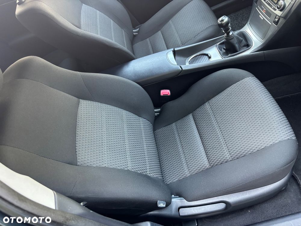Toyota Avensis 2.0 D-4D Comfort - 15