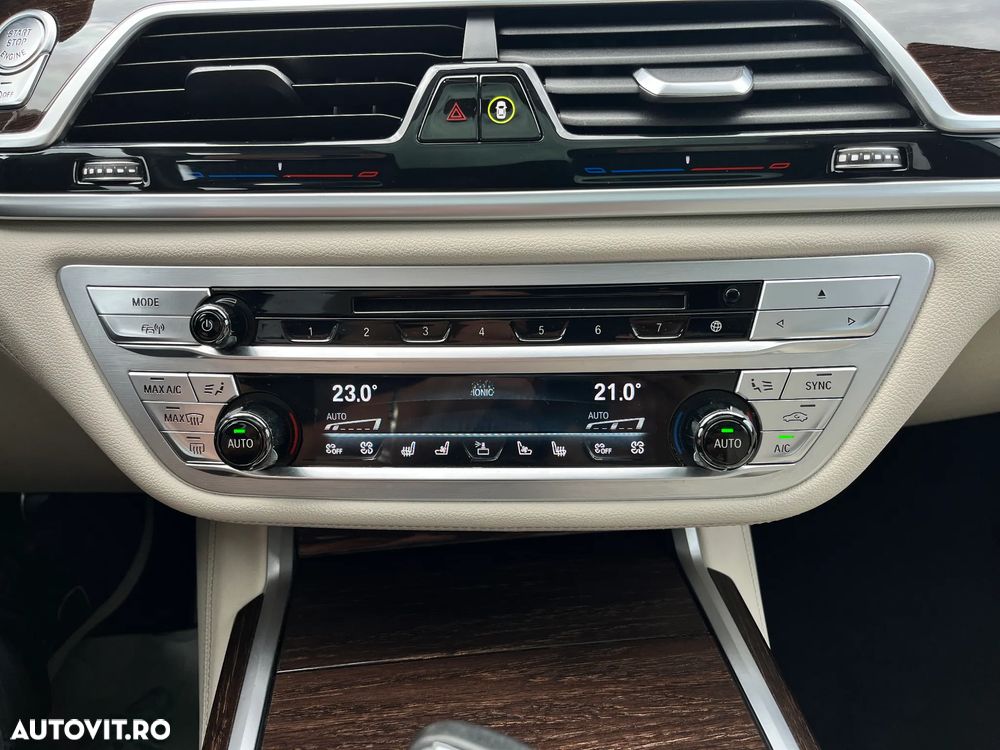 BMW Seria 7 750i xDrive - 29