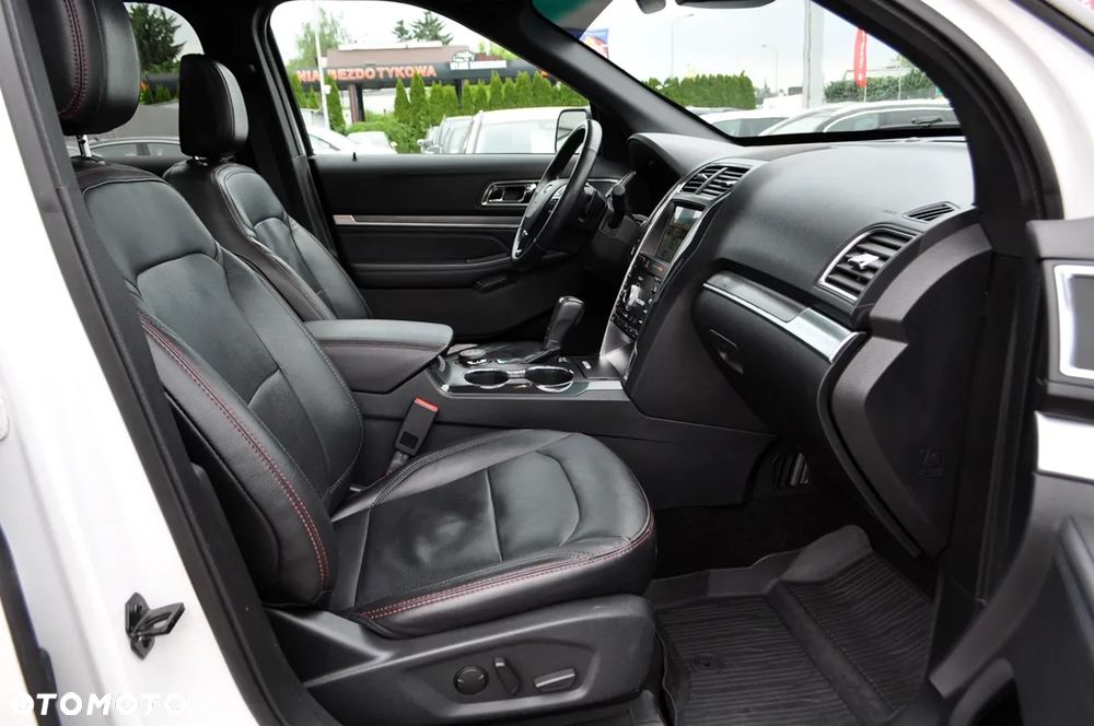 Ford Explorer - 35
