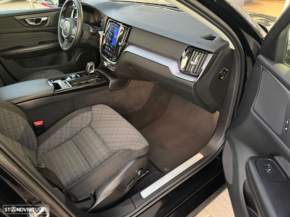 Volvo V60 2.0 T6 AWD TE Core - 27