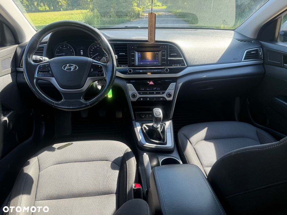 Hyundai Elantra - 28