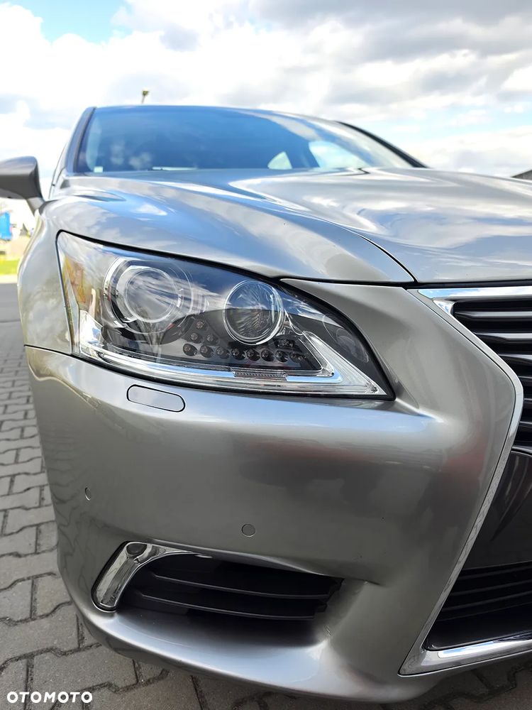 Lexus LS 460 AWD - 28
