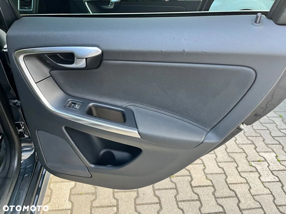 Volvo XC 60 D4 Momentum - 21