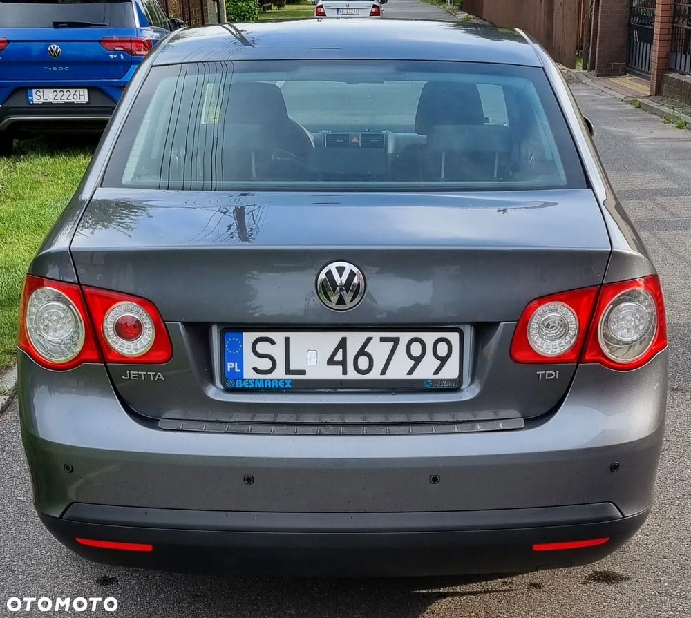 Volkswagen Jetta - 2