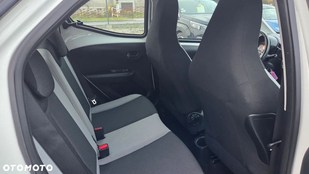 Toyota Aygo x-play Edition-S - 2