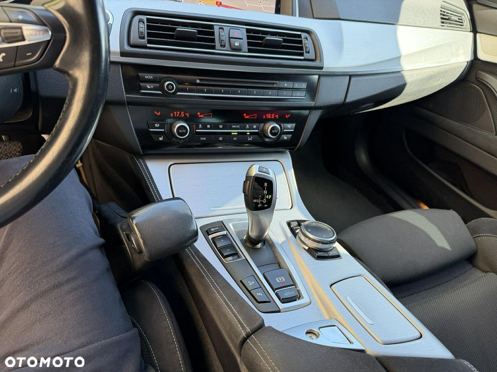 BMW Seria 5 520d xDrive - 9