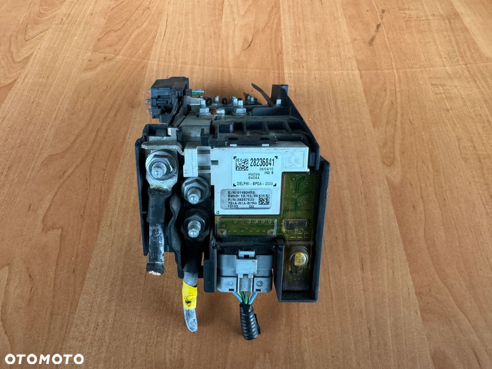 Peugeot Citroen moduł napięcia akumulatora 28236841 - 2