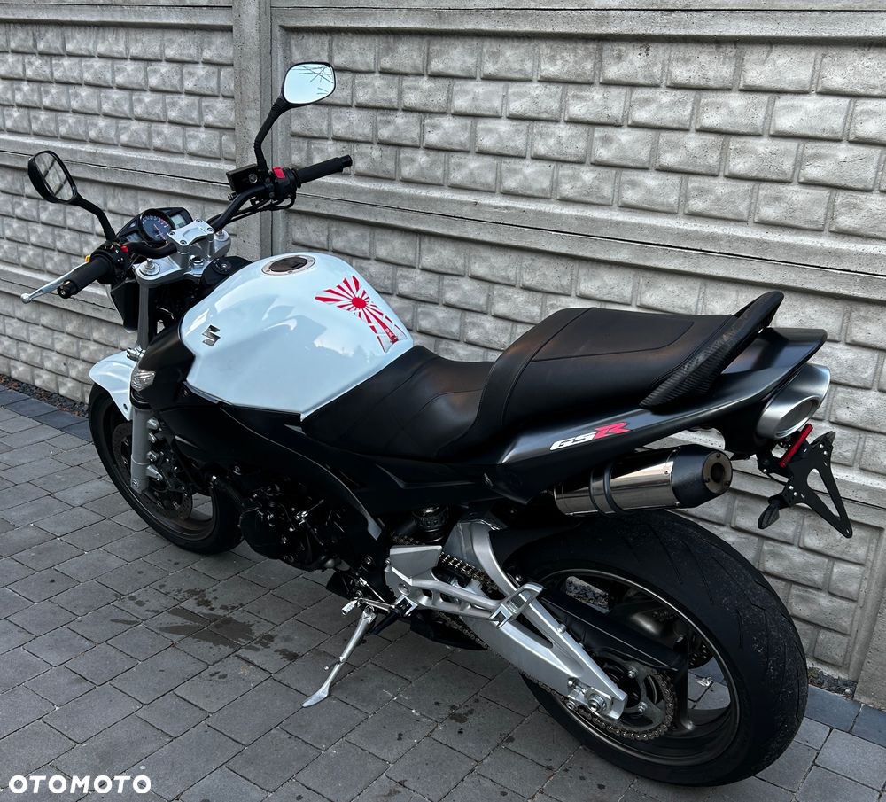 Suzuki GSR - 20