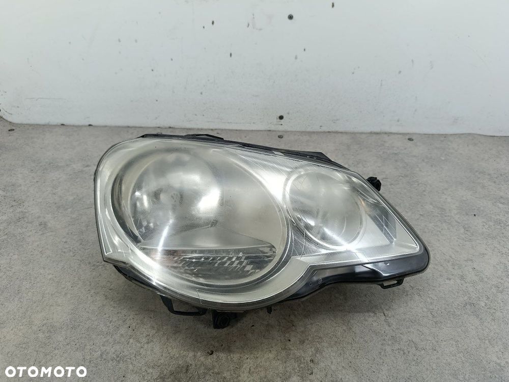LAMPA PRZÓD PRAWA VW POLO IV FL 9N 6Q1941008AN 1EE24701902  HELLA - 2