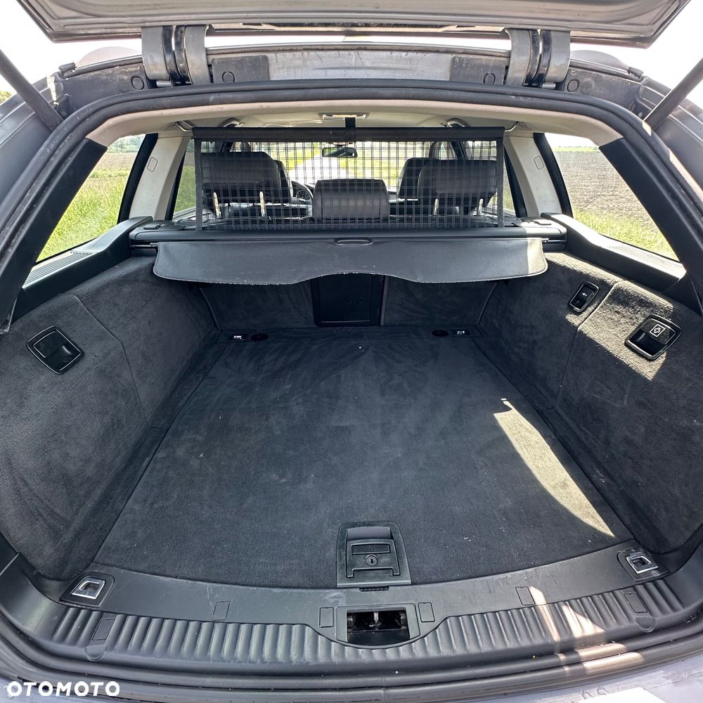 BMW Seria 5 525xi - 25