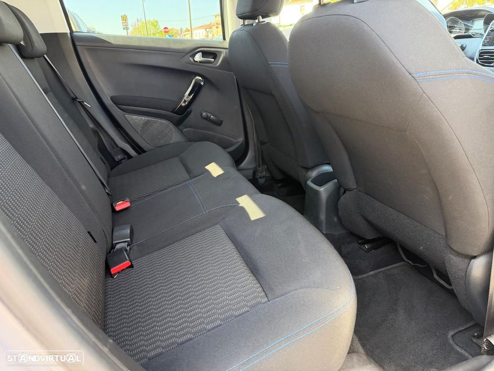 Peugeot 208 1.2 PureTech Signature - 15