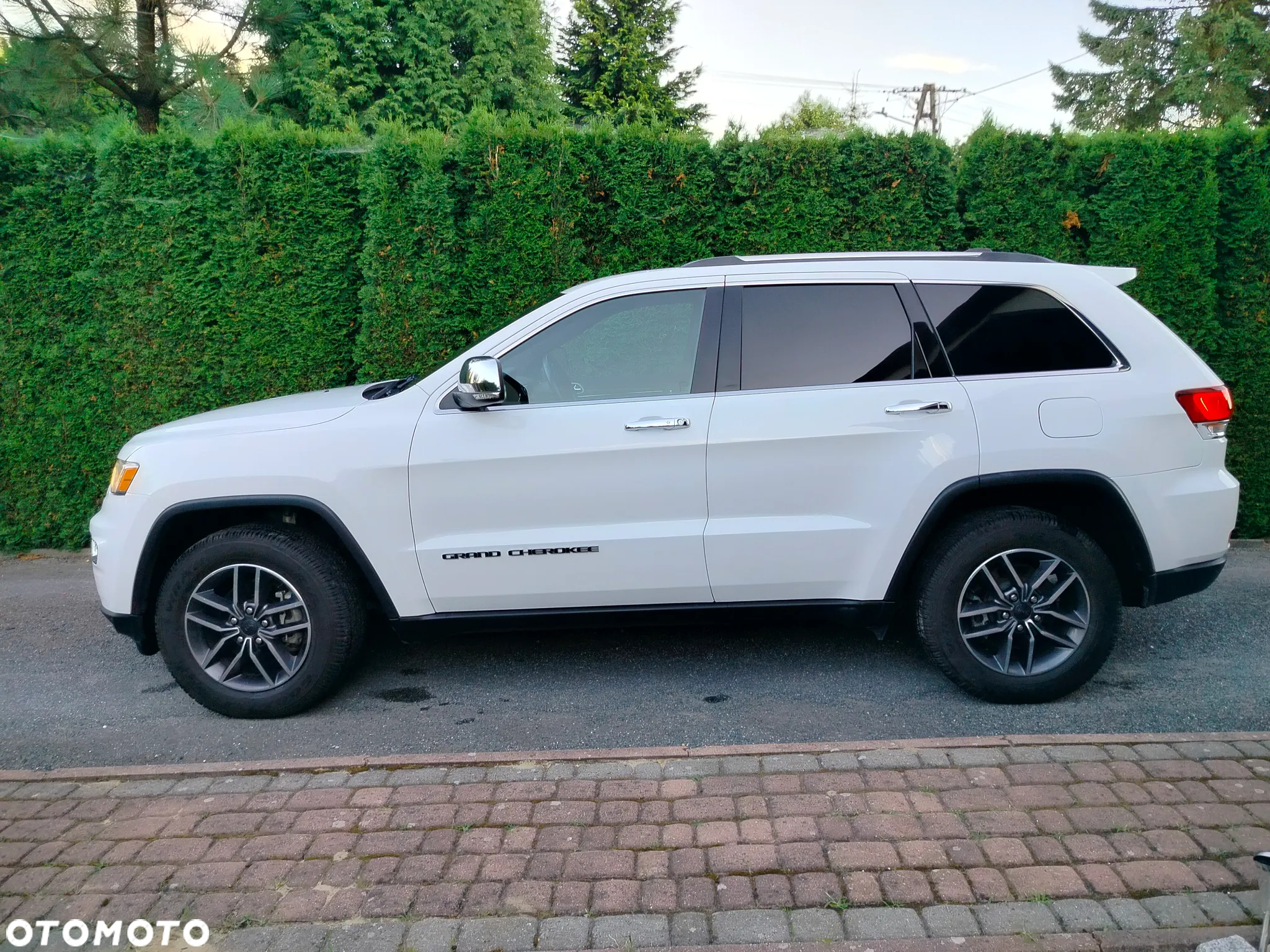 Jeep Grand Cherokee - 28