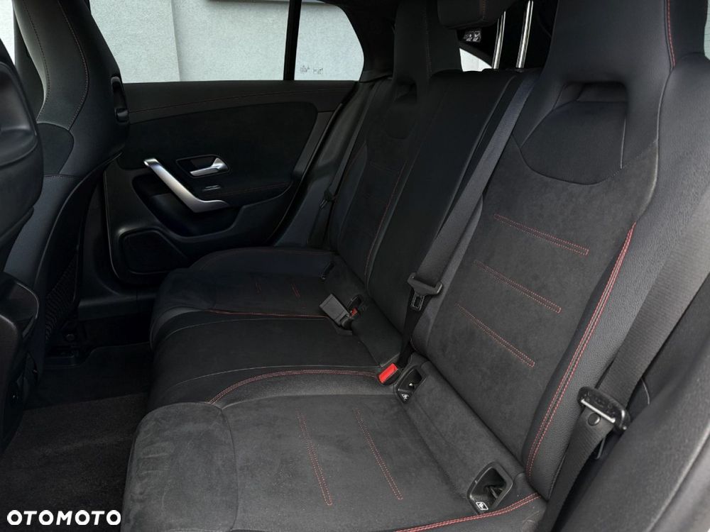 Mercedes-Benz CLA 200 AMG Line 7G-DCT - 34