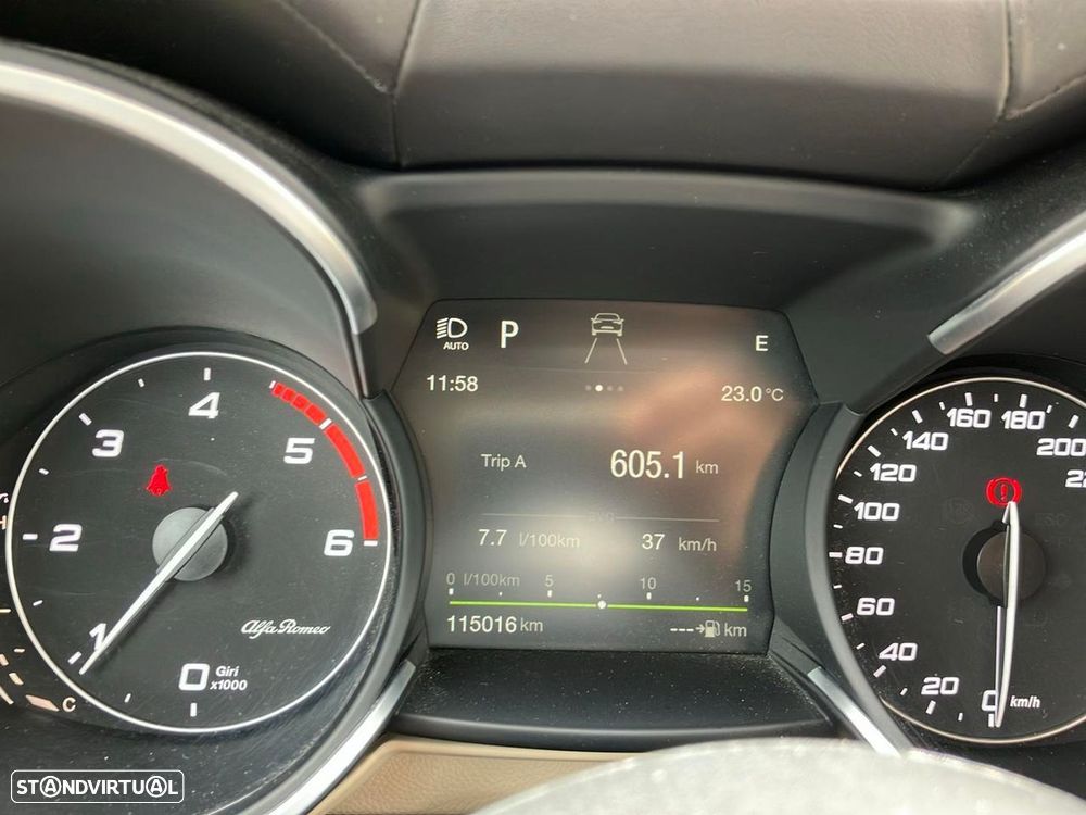 Alfa Romeo Stelvio 2.2 D Super AT8 - 11