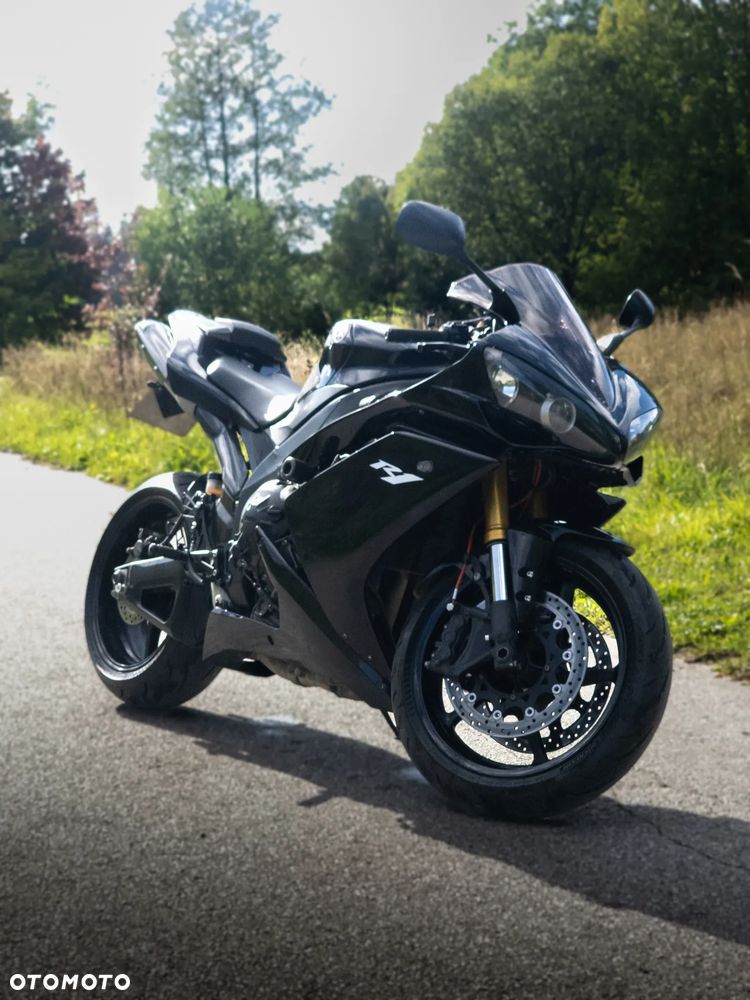Yamaha R1 - 1