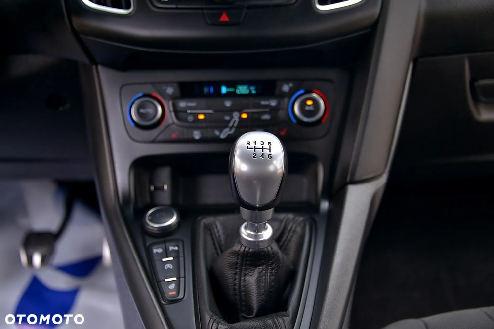 Ford Focus 1.0 EcoBoost ST-Line - 36