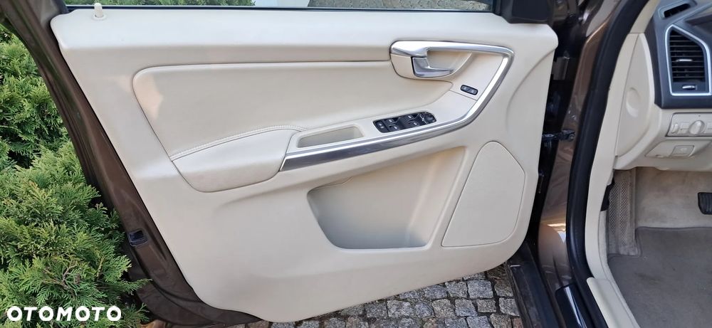 Volvo XC 60 D4 Drive-E Momentum - 17