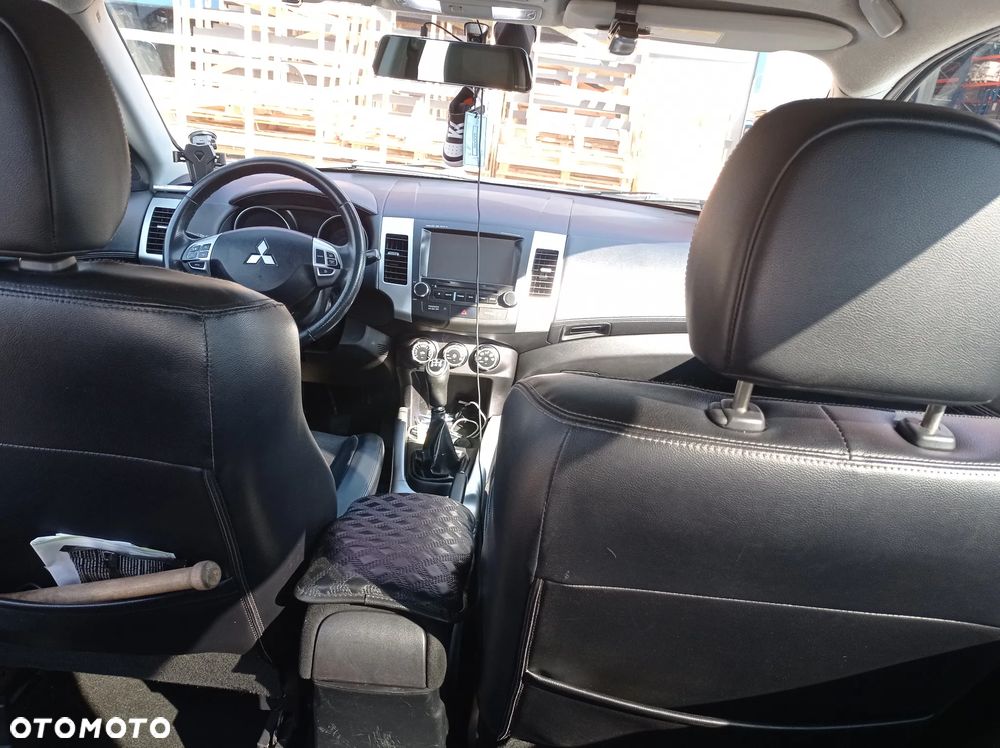 Mitsubishi Outlander 2.0 Intense NAVI 2WD EU5 - 18